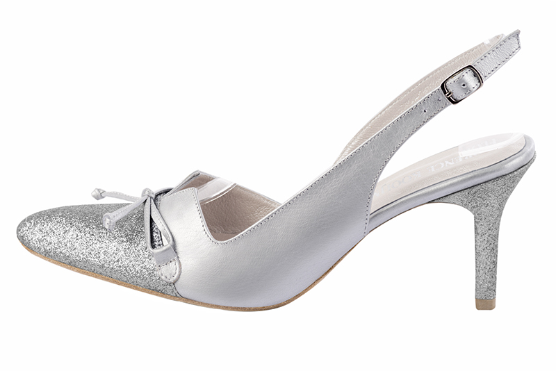 Light silver women's open back shoes, with a knot. Tapered toe. High slim heel. Profile view - Florence KOOIJMAN